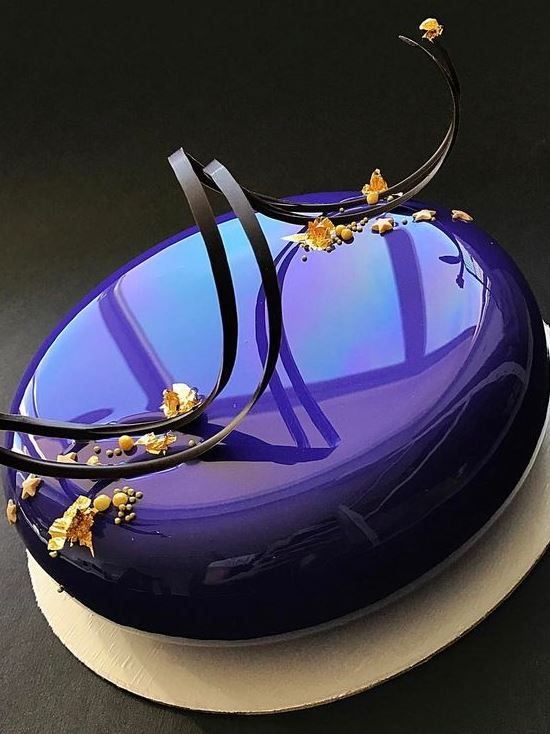 https://i.pinimg.com/736x/10/4e/0d/104e0d3ccb9a1b2e494830a0b4b781e2--mirror-glaze-cake-decoration-entremets.jpg 